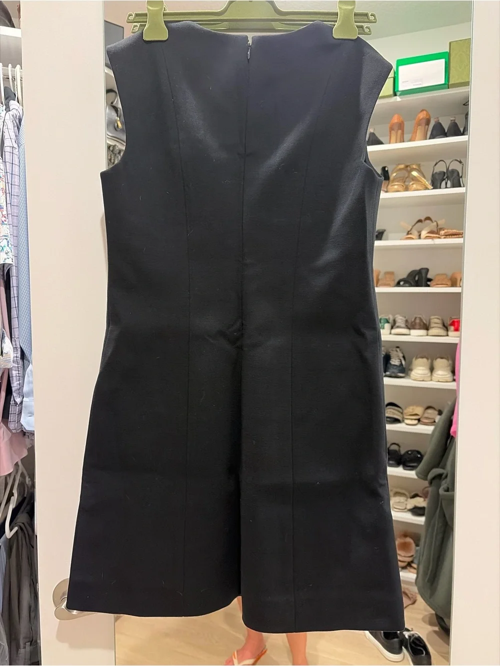 CHANEL elegant sleeveless